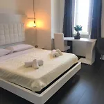 Bonsai Hotel *